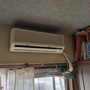 熊本市で10年以上使っていたエアコンの取り外し処分